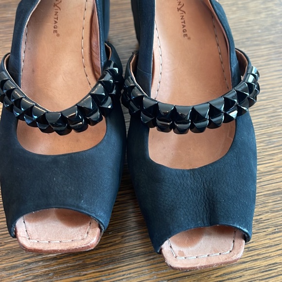Modern Vintage black peeptoe studded wedges - Picture 10 of 11